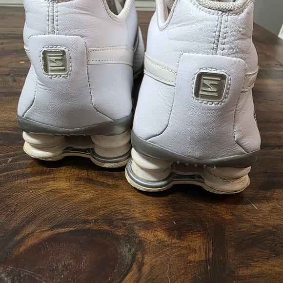 Nike Shox Deliver Women's 9 White/Silver/Grey Leather Running/Casual Shoes - Picture 3 of 6